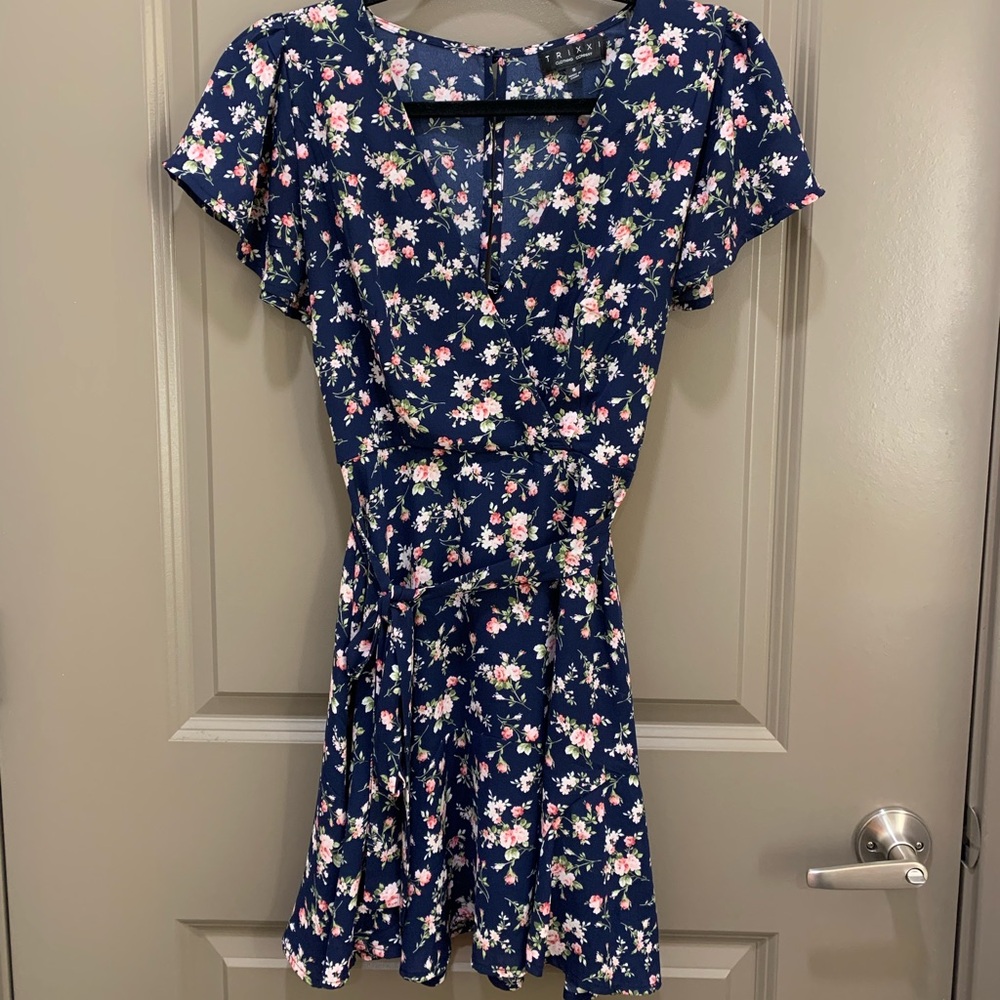 Francesca’s Navy Blue Floral Dress | Sundress | Summer pink and white flowers